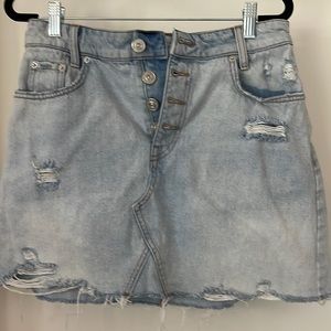 𝅺BDG Urban Outfitters distressed denim mini skirt.